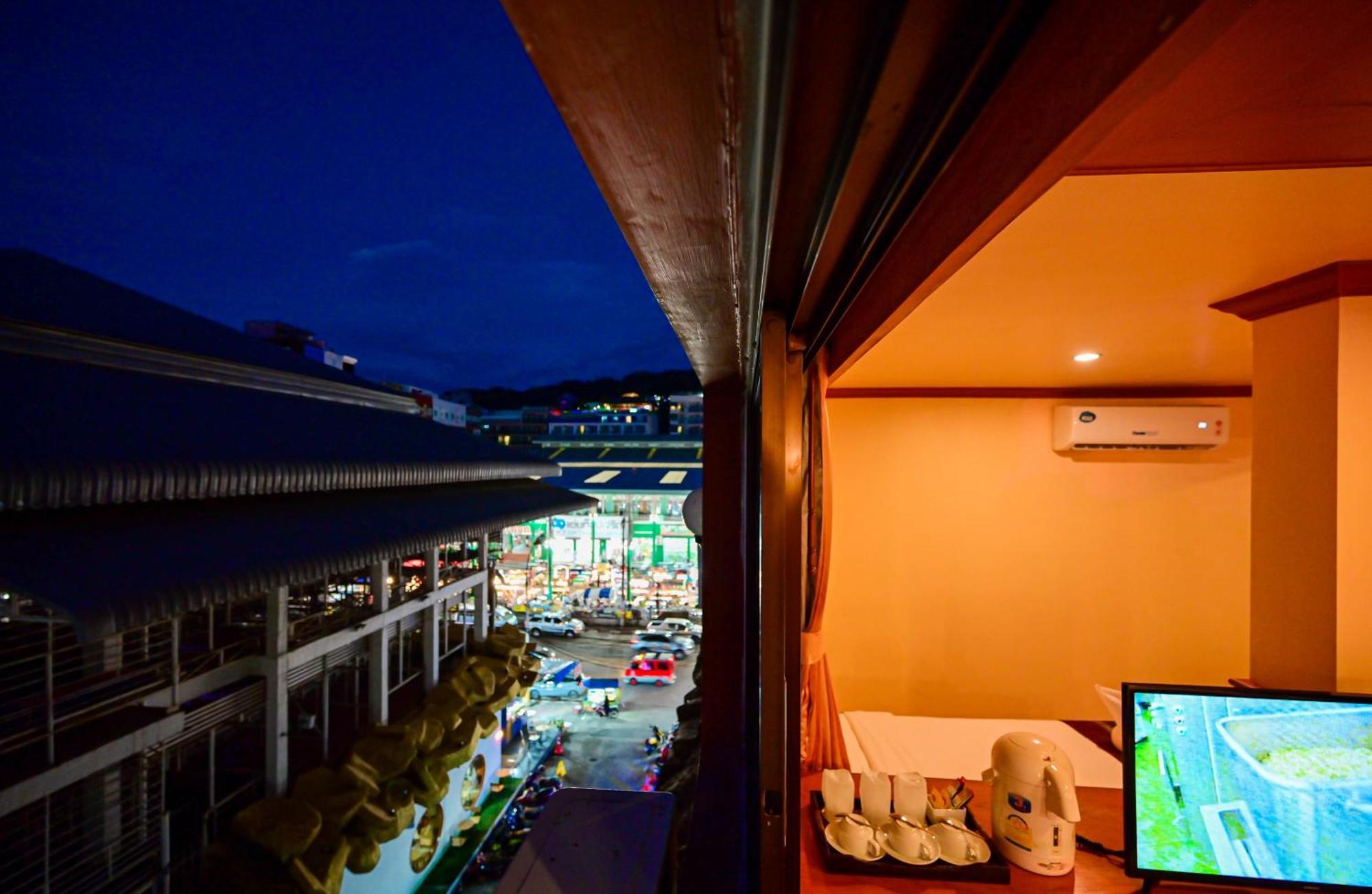 Complex Hotel Patong Esterno foto