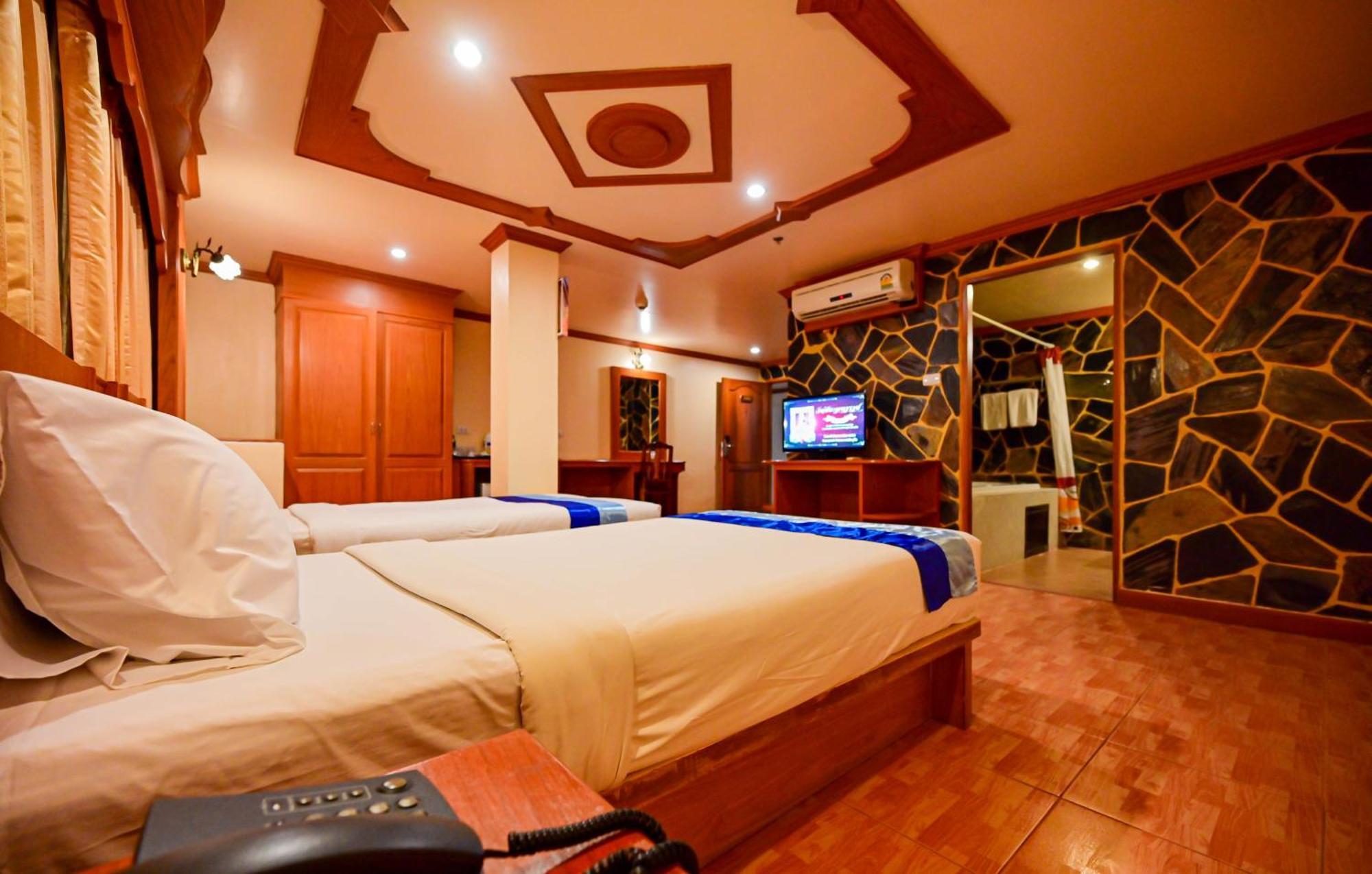 Complex Hotel Patong Esterno foto