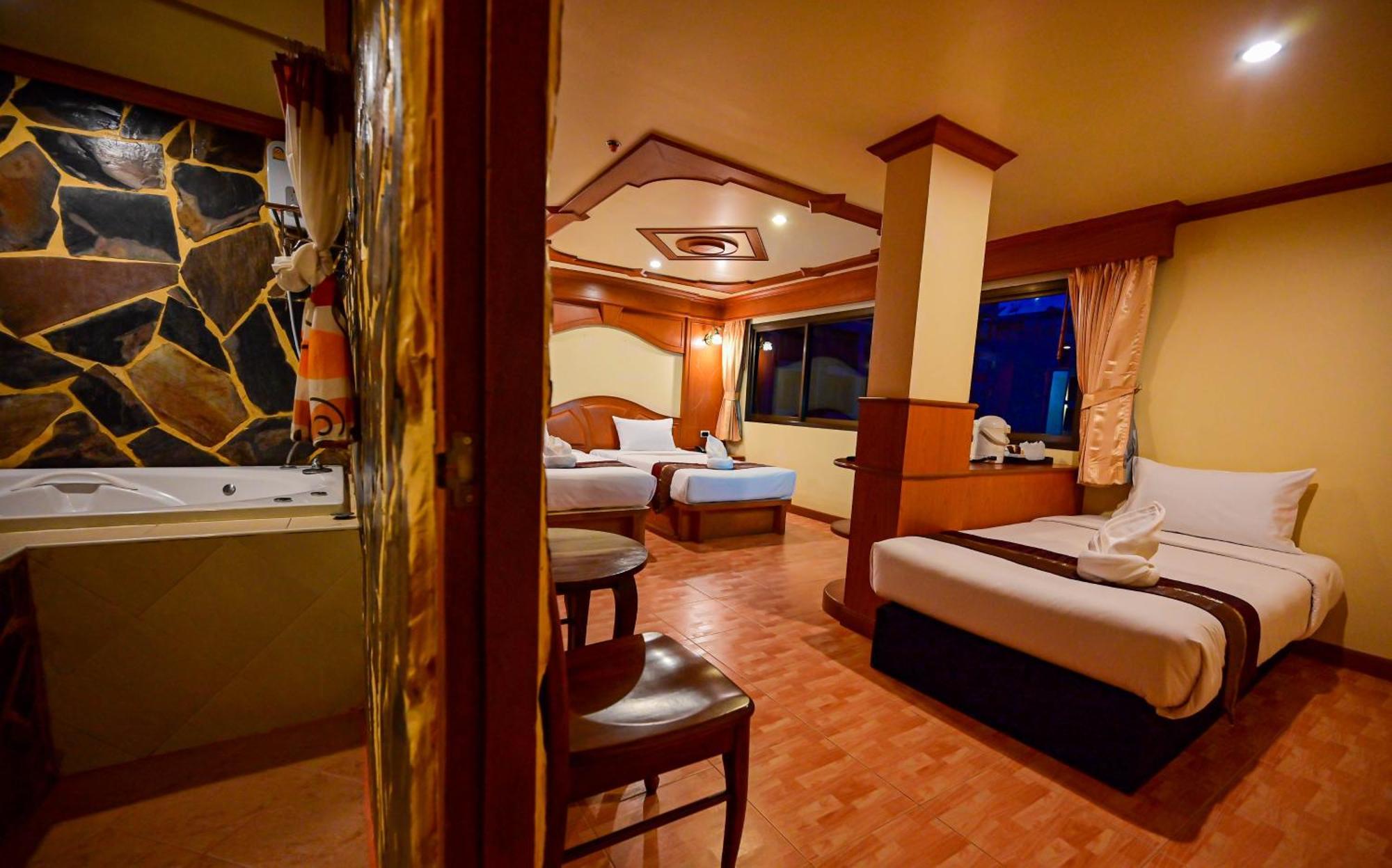 Complex Hotel Patong Esterno foto