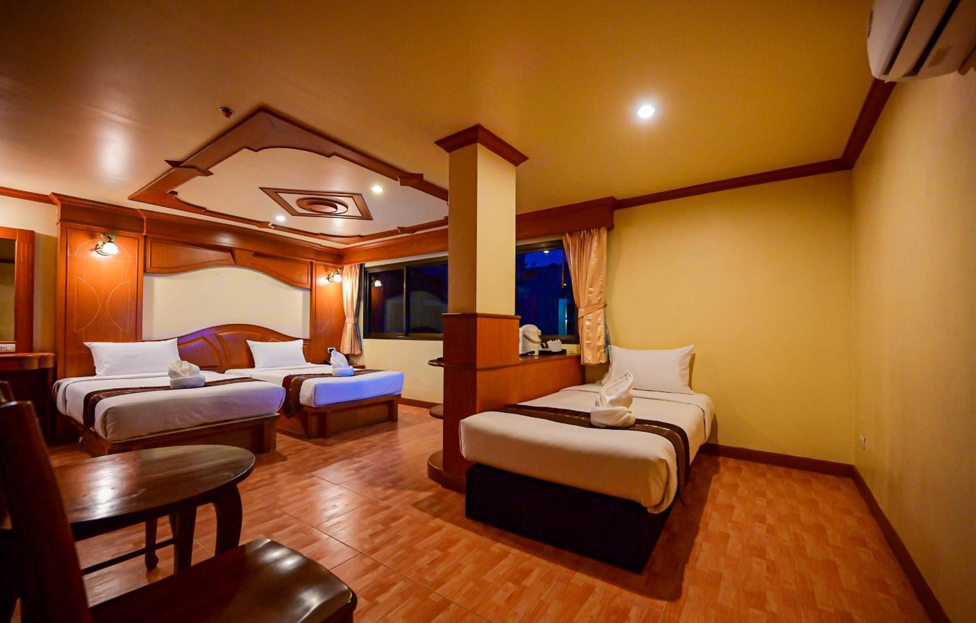 Complex Hotel Patong Esterno foto