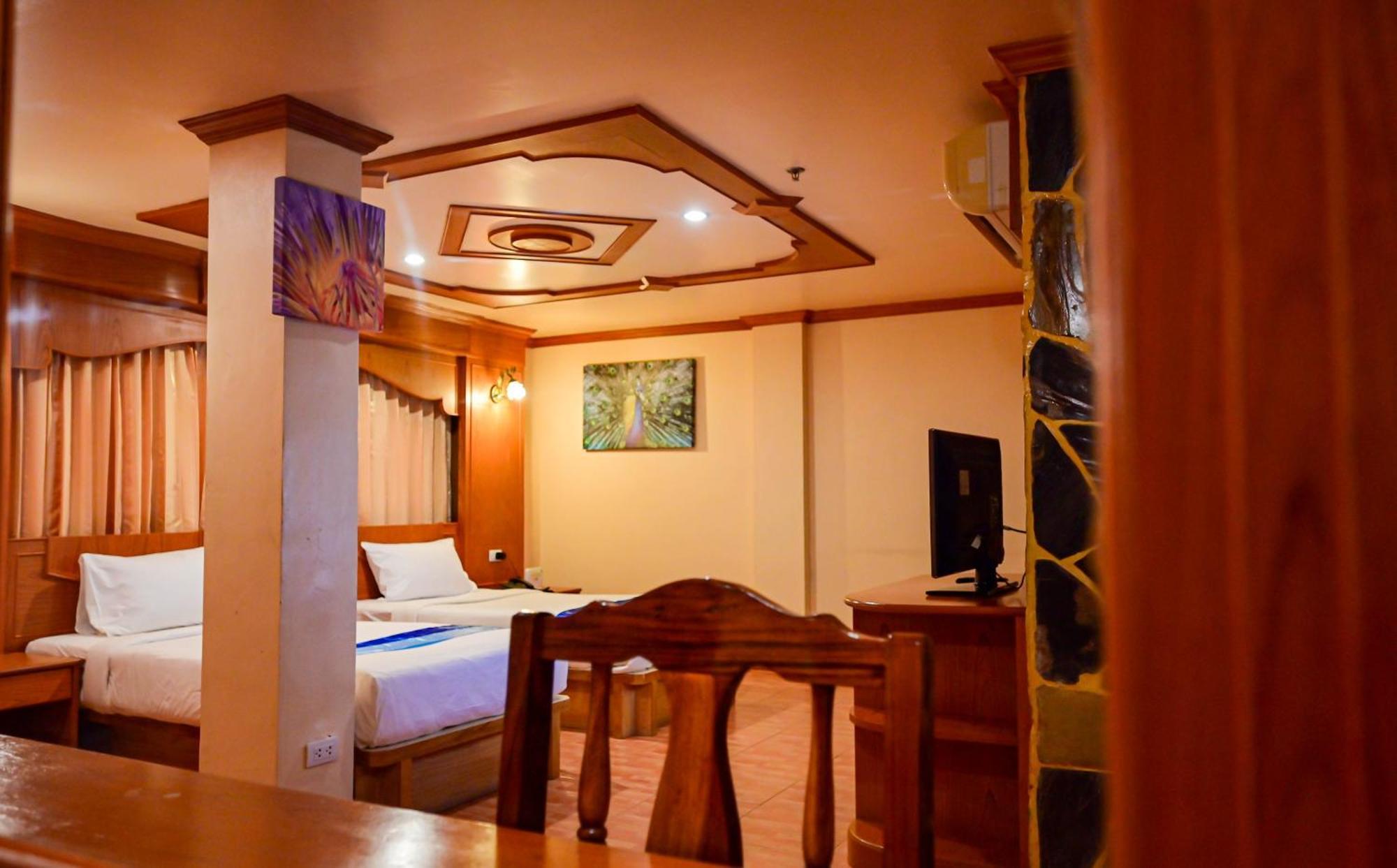 Complex Hotel Patong Esterno foto