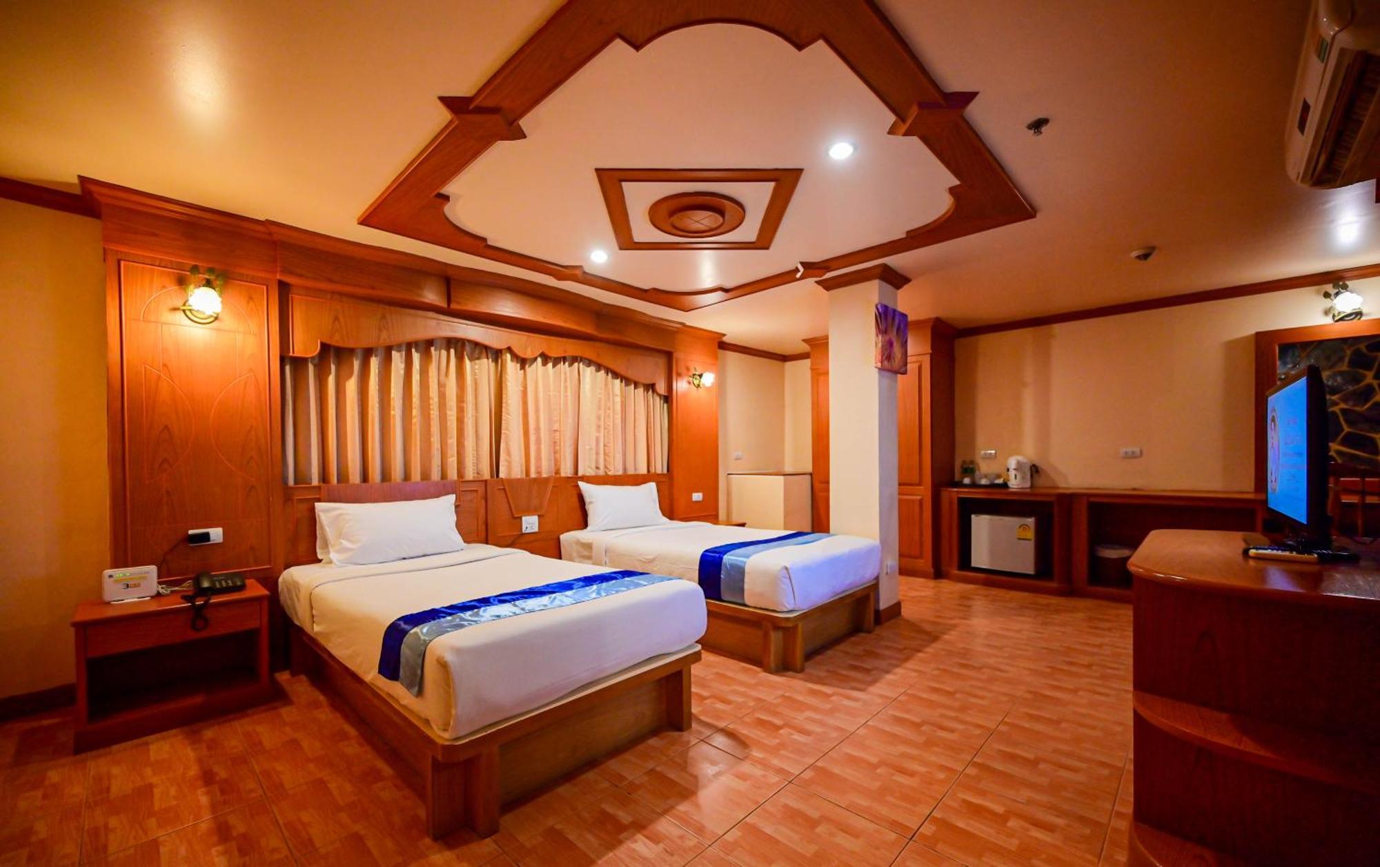 Complex Hotel Patong Esterno foto