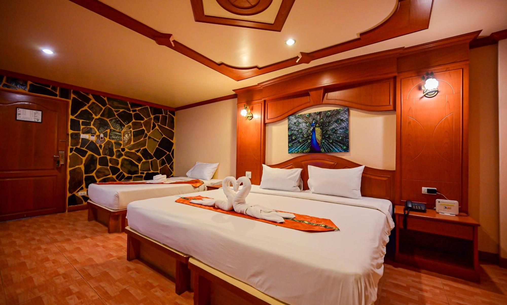 Complex Hotel Patong Esterno foto