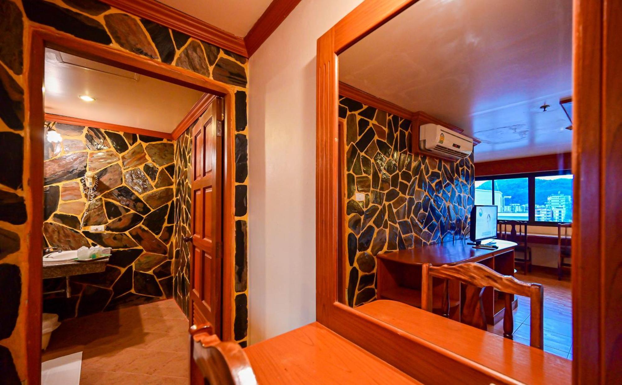 Complex Hotel Patong Esterno foto