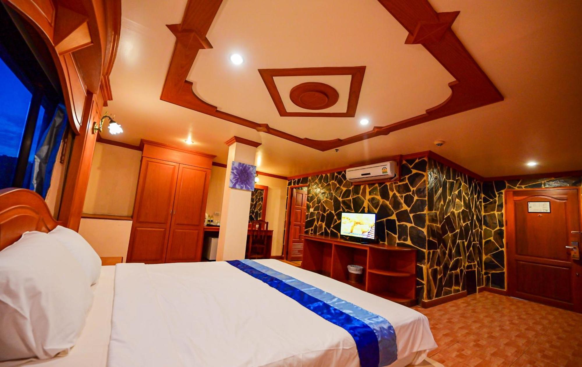 Complex Hotel Patong Esterno foto