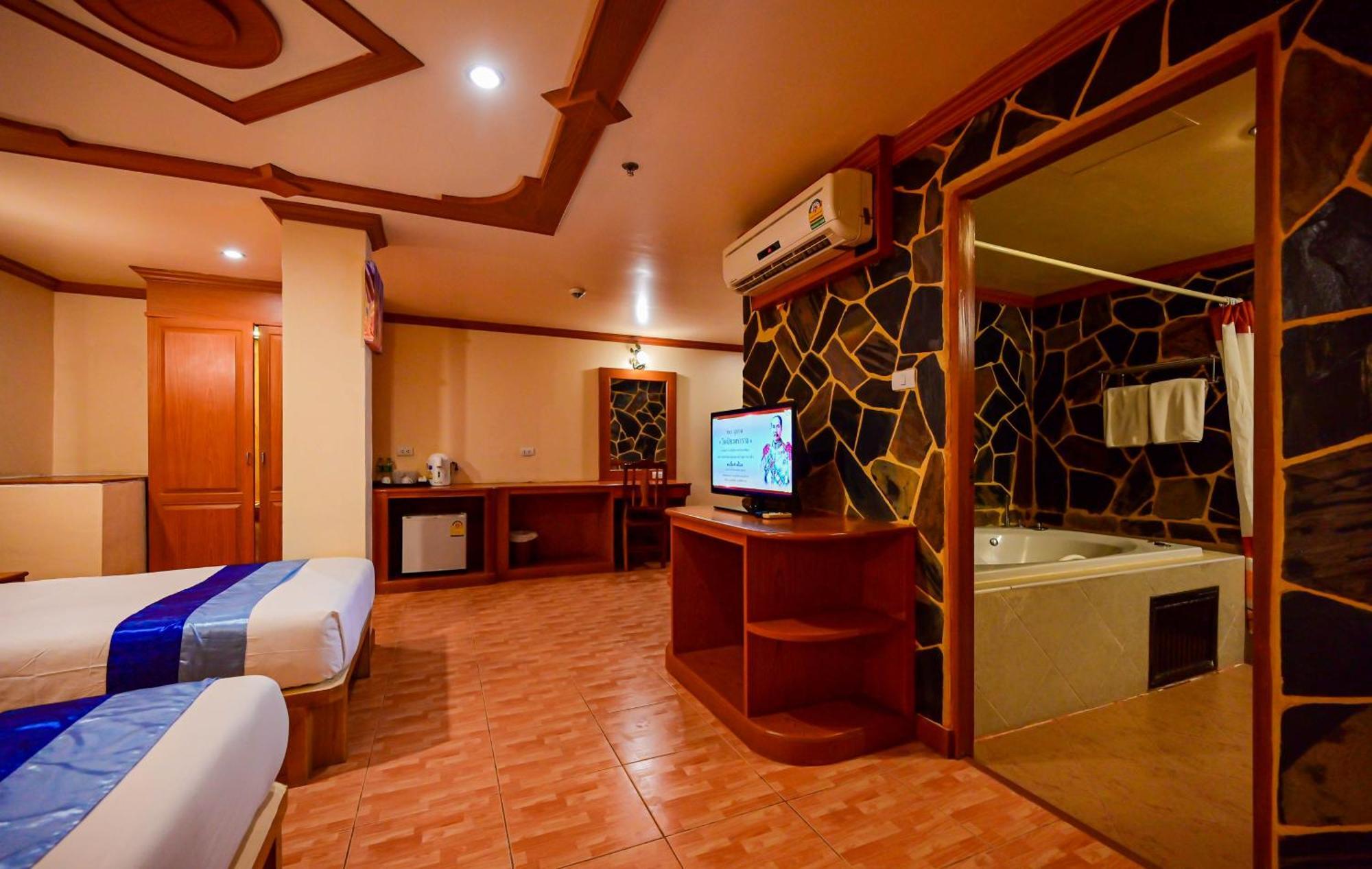 Complex Hotel Patong Esterno foto
