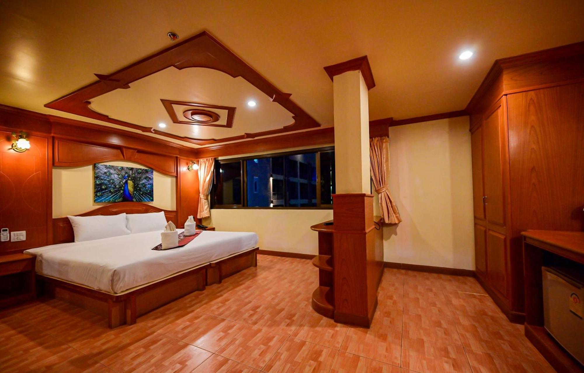Complex Hotel Patong Esterno foto