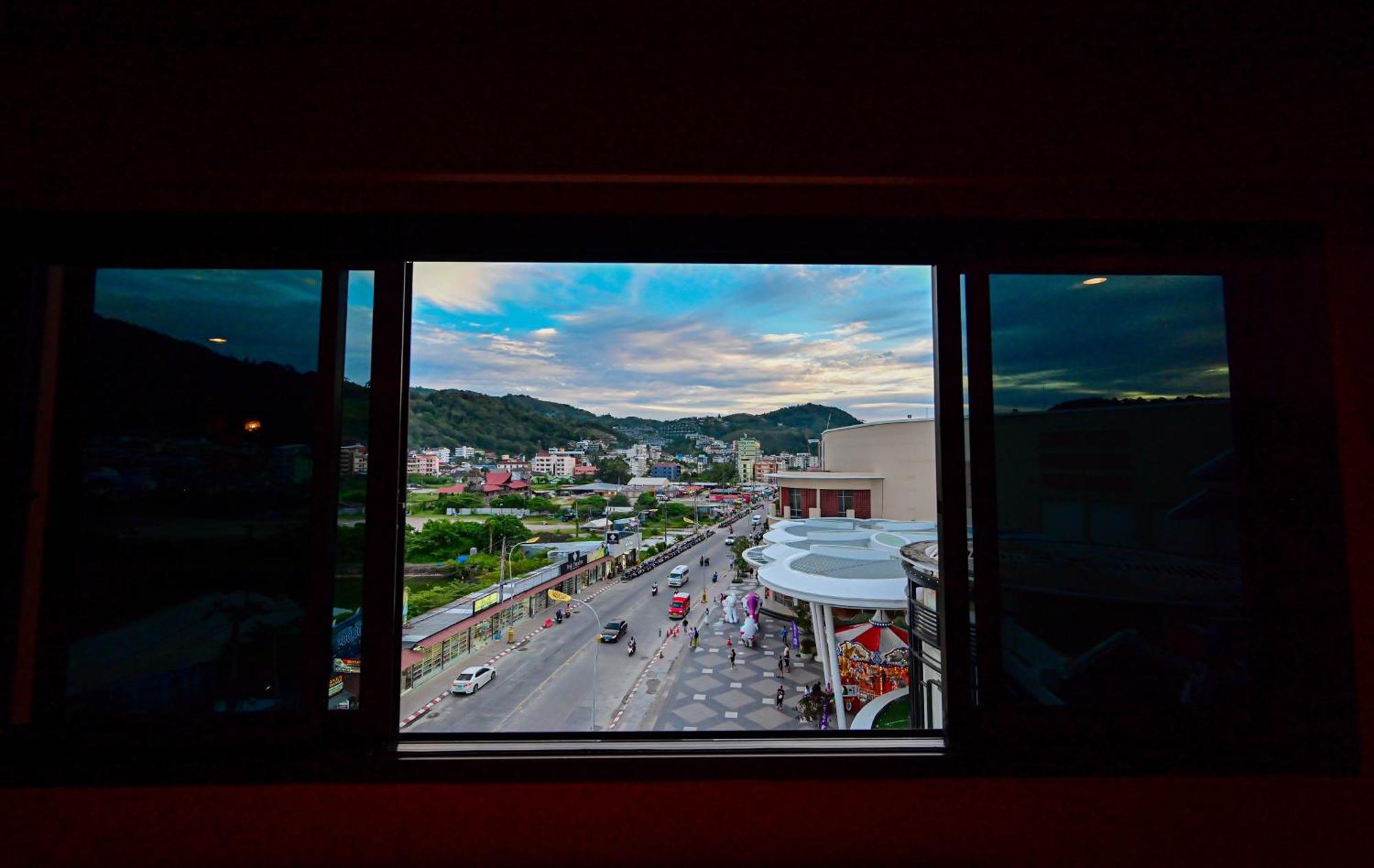 Complex Hotel Patong Esterno foto