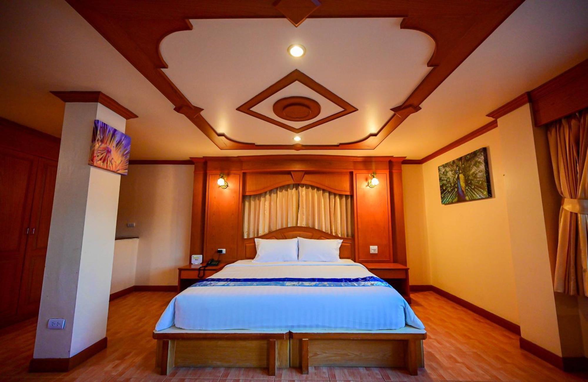 Complex Hotel Patong Esterno foto