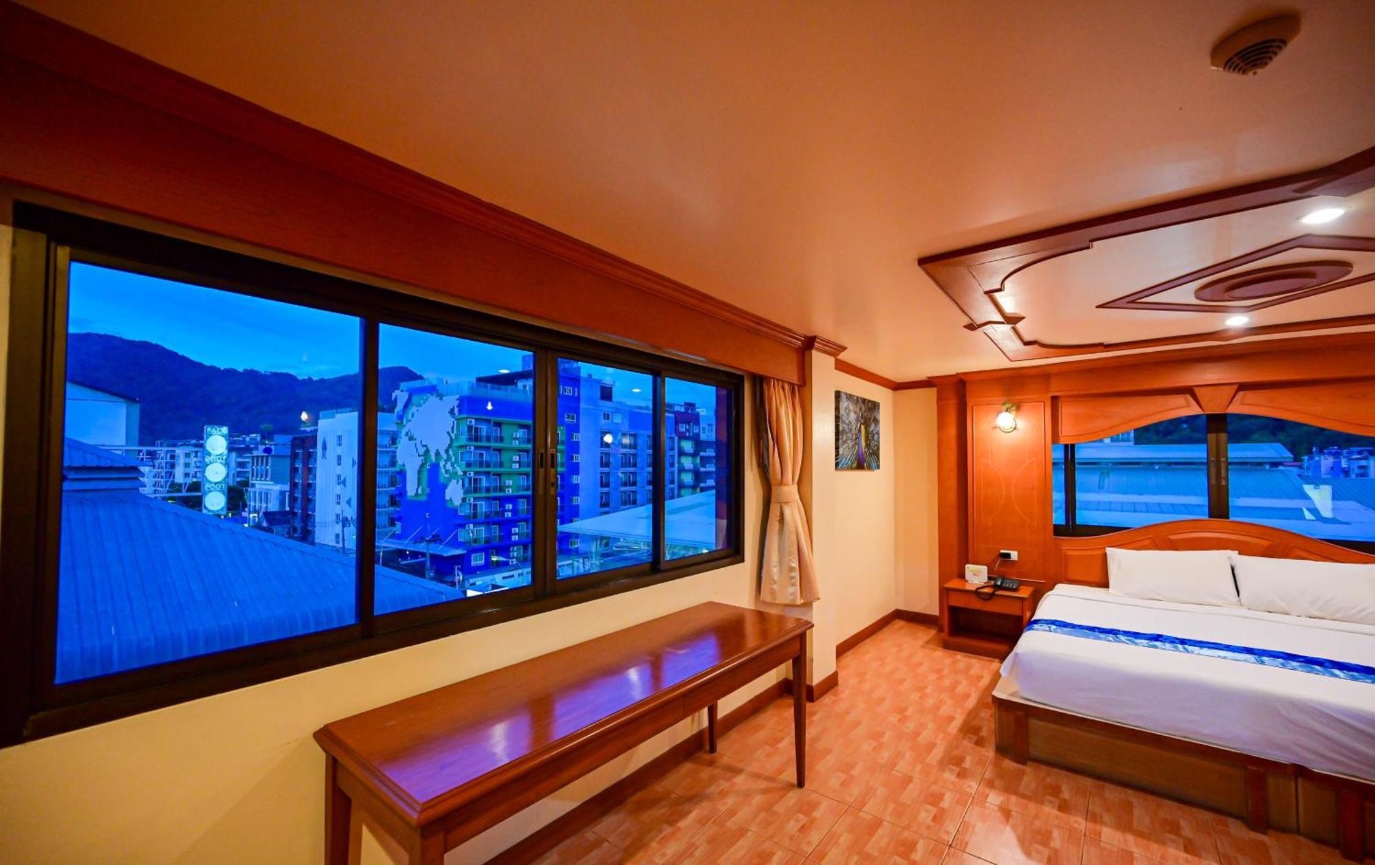 Complex Hotel Patong Esterno foto