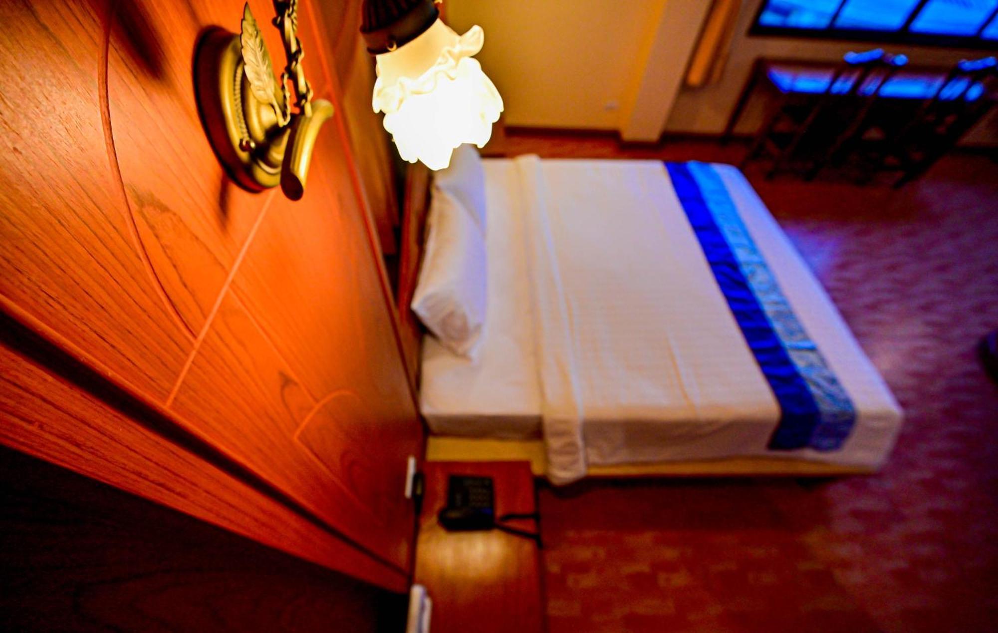 Complex Hotel Patong Esterno foto
