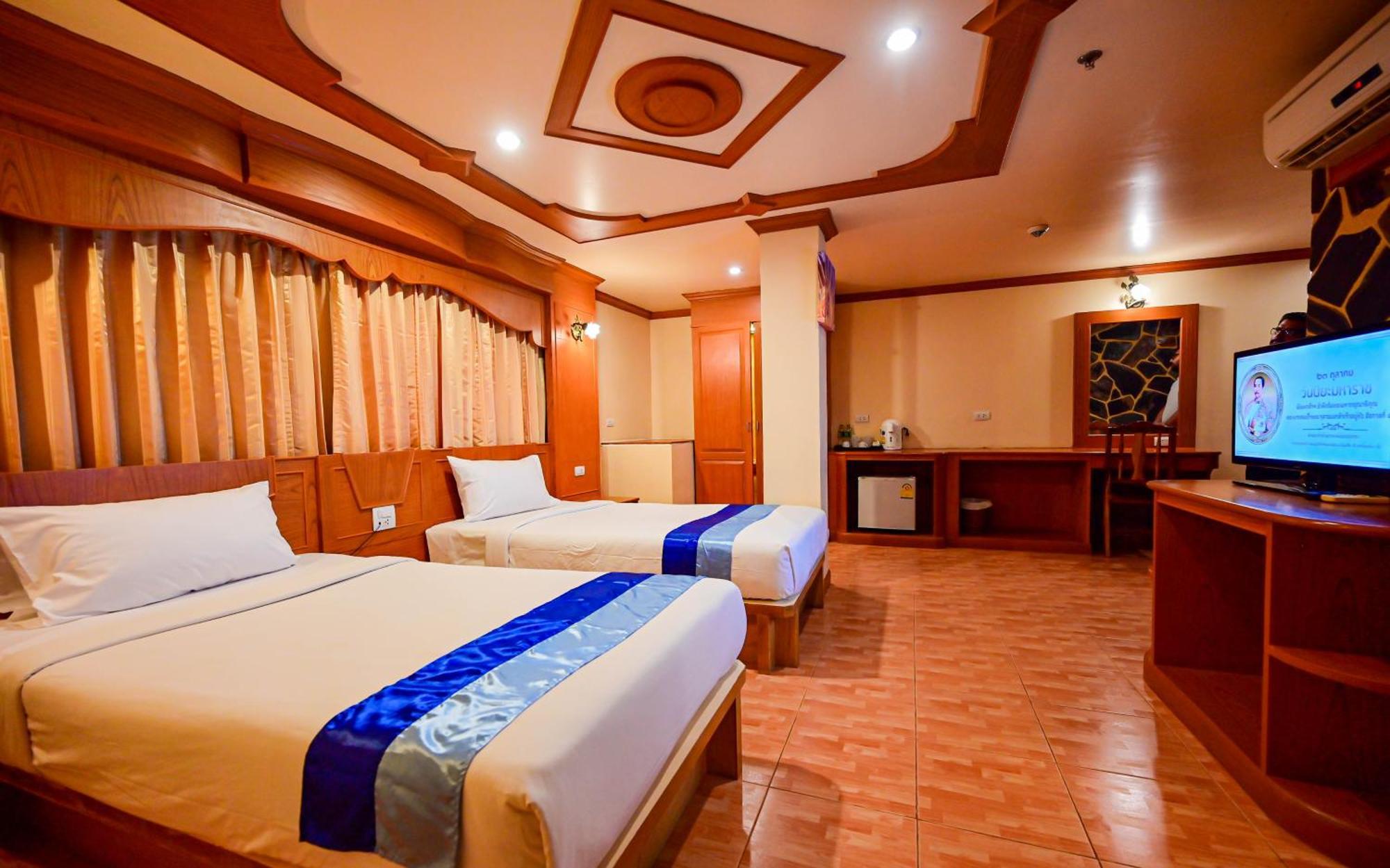Complex Hotel Patong Esterno foto