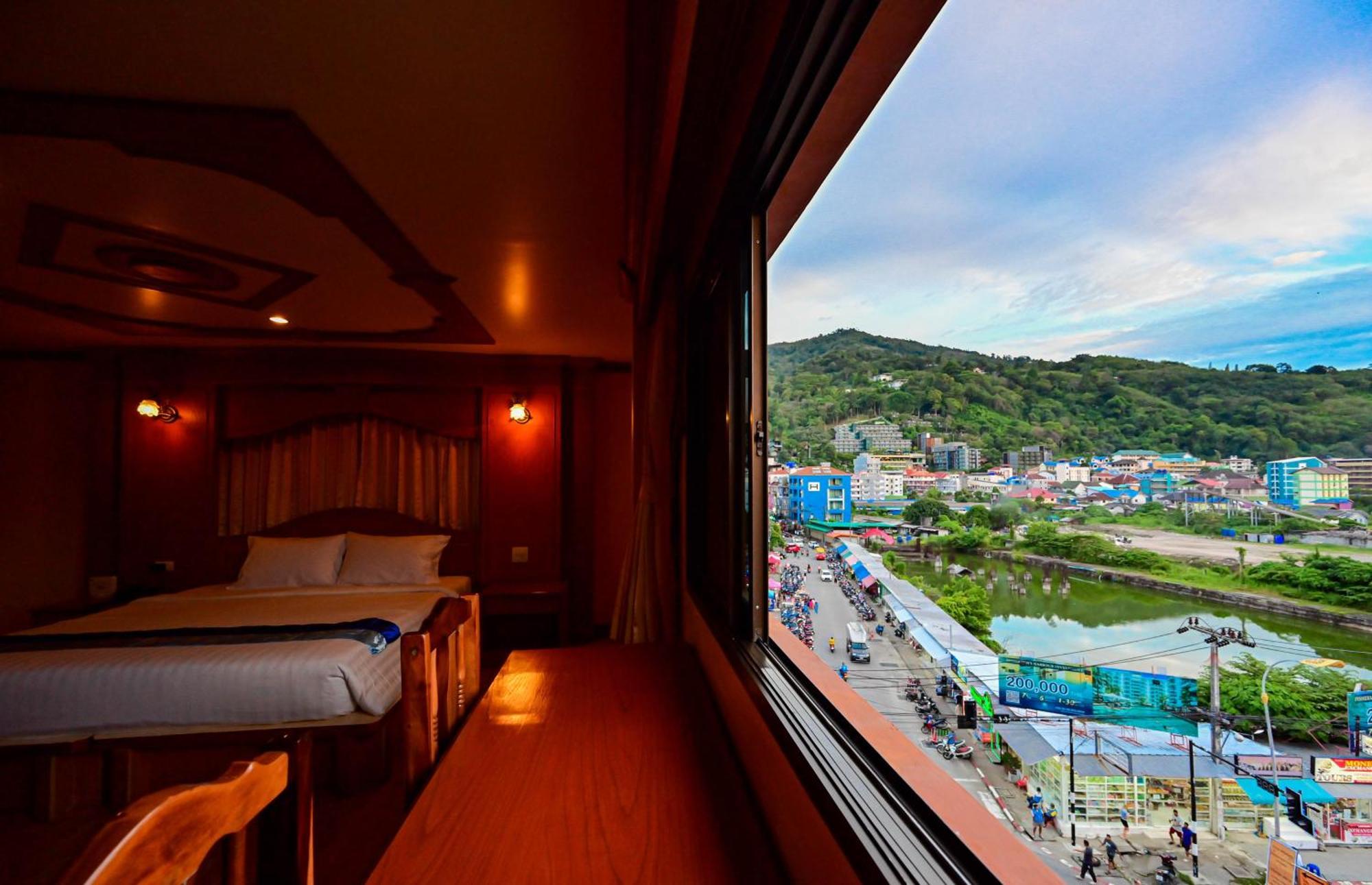 Complex Hotel Patong Esterno foto