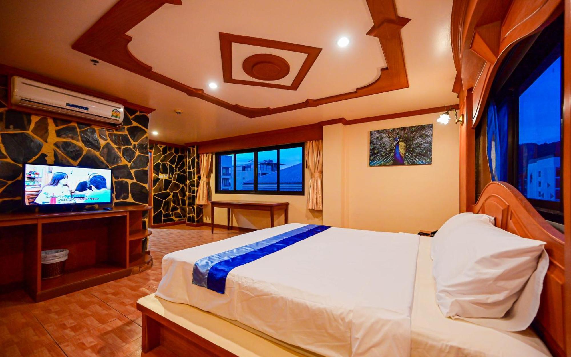 Complex Hotel Patong Esterno foto