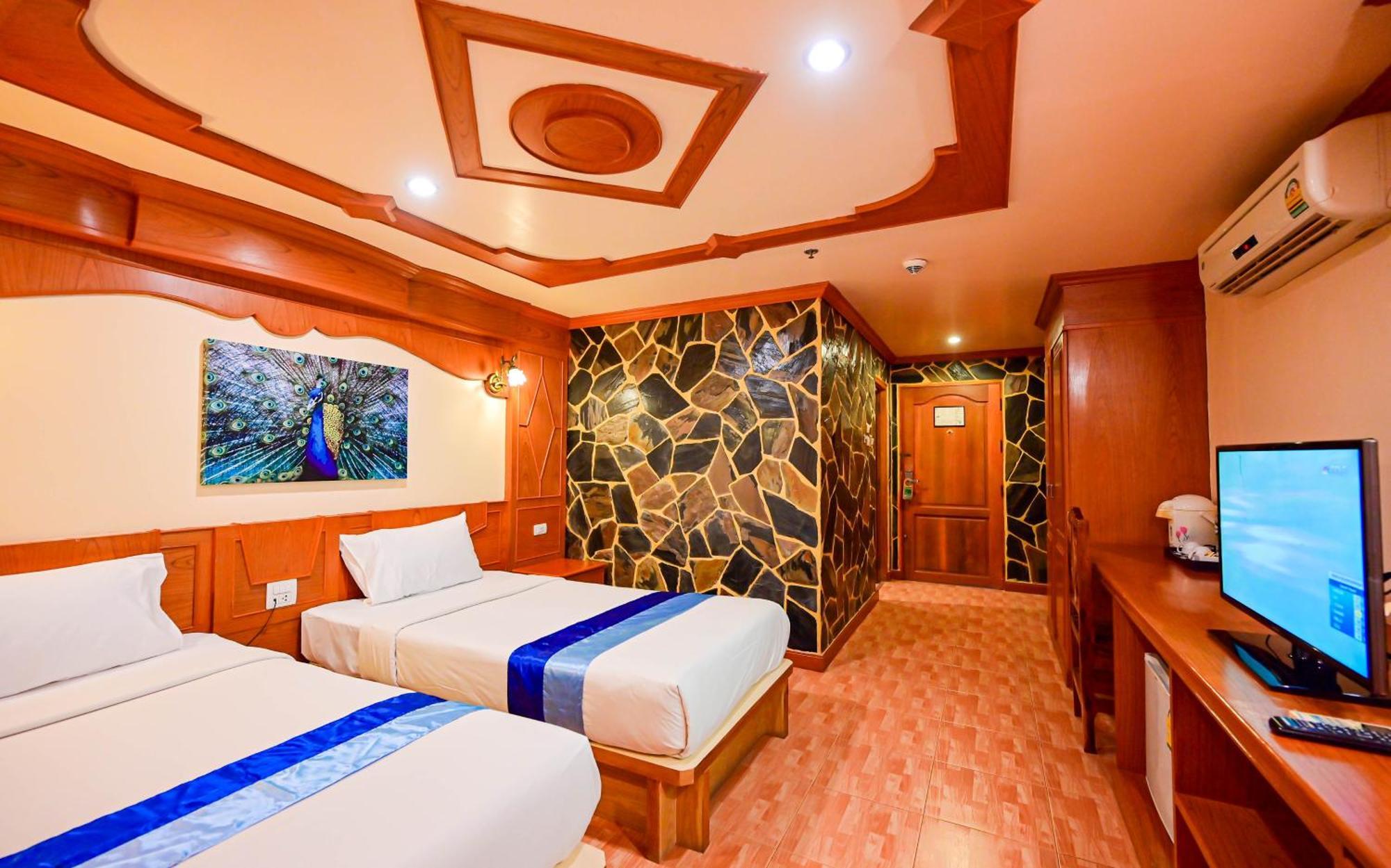 Complex Hotel Patong Esterno foto