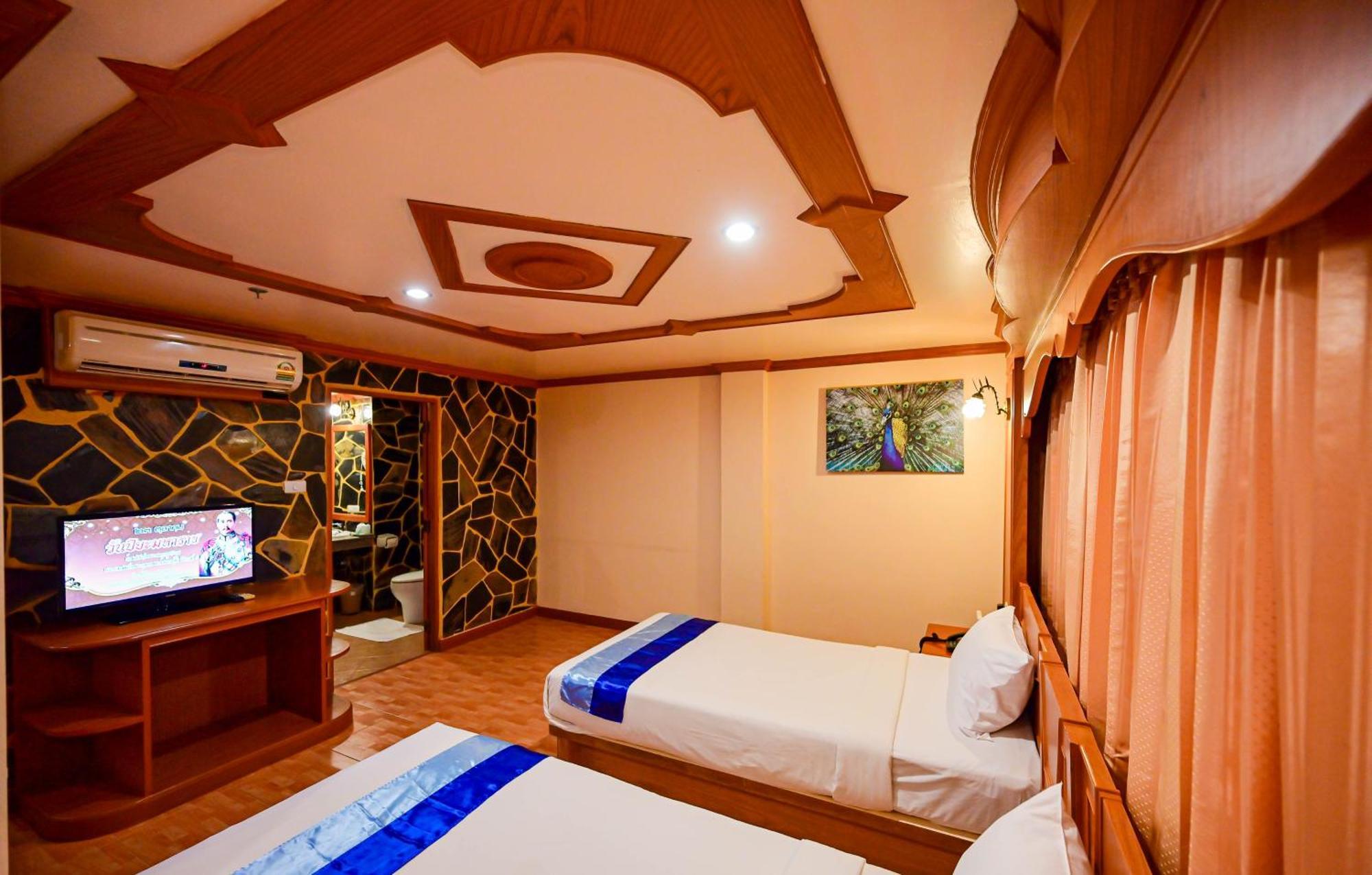 Complex Hotel Patong Esterno foto