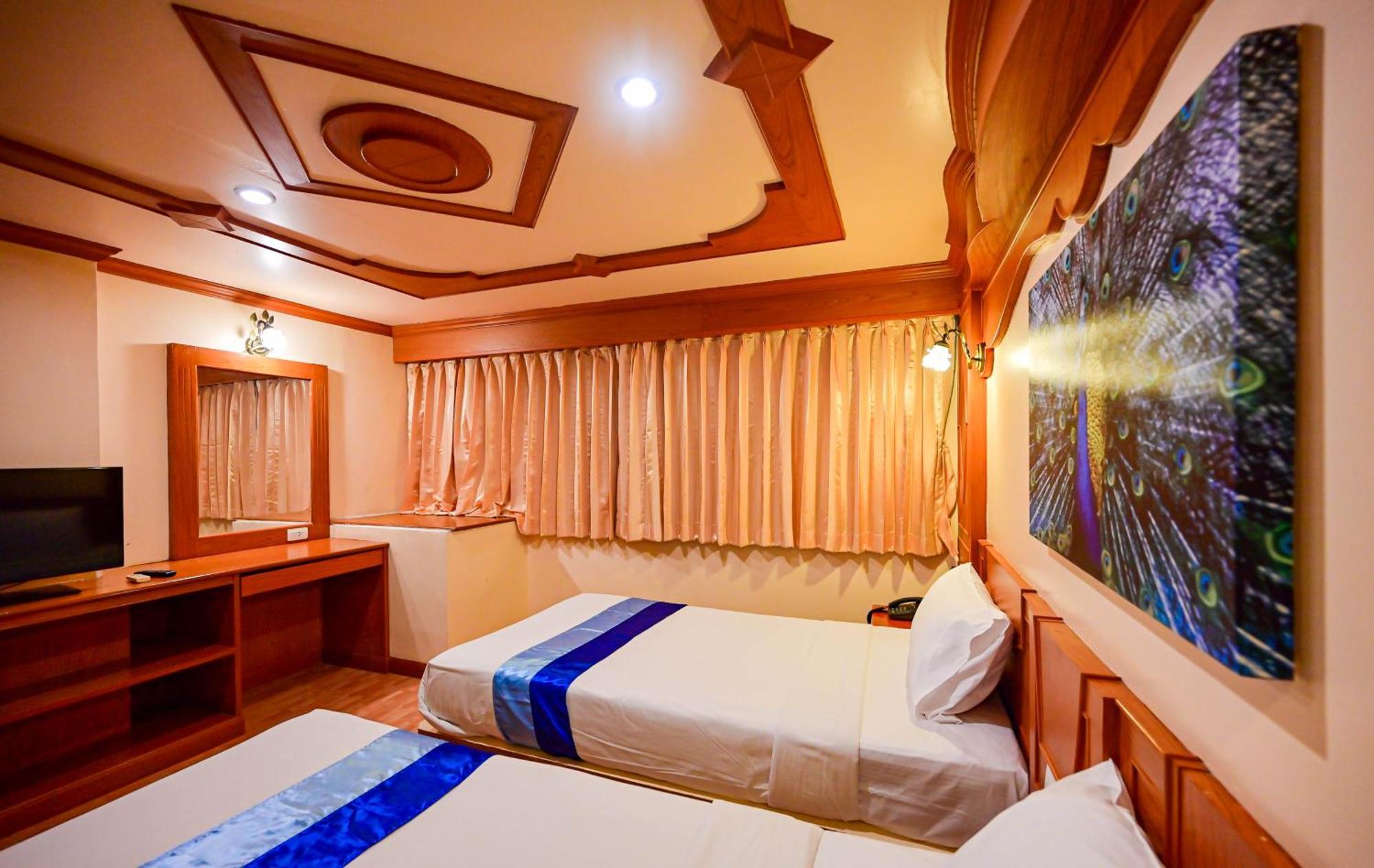 Complex Hotel Patong Esterno foto
