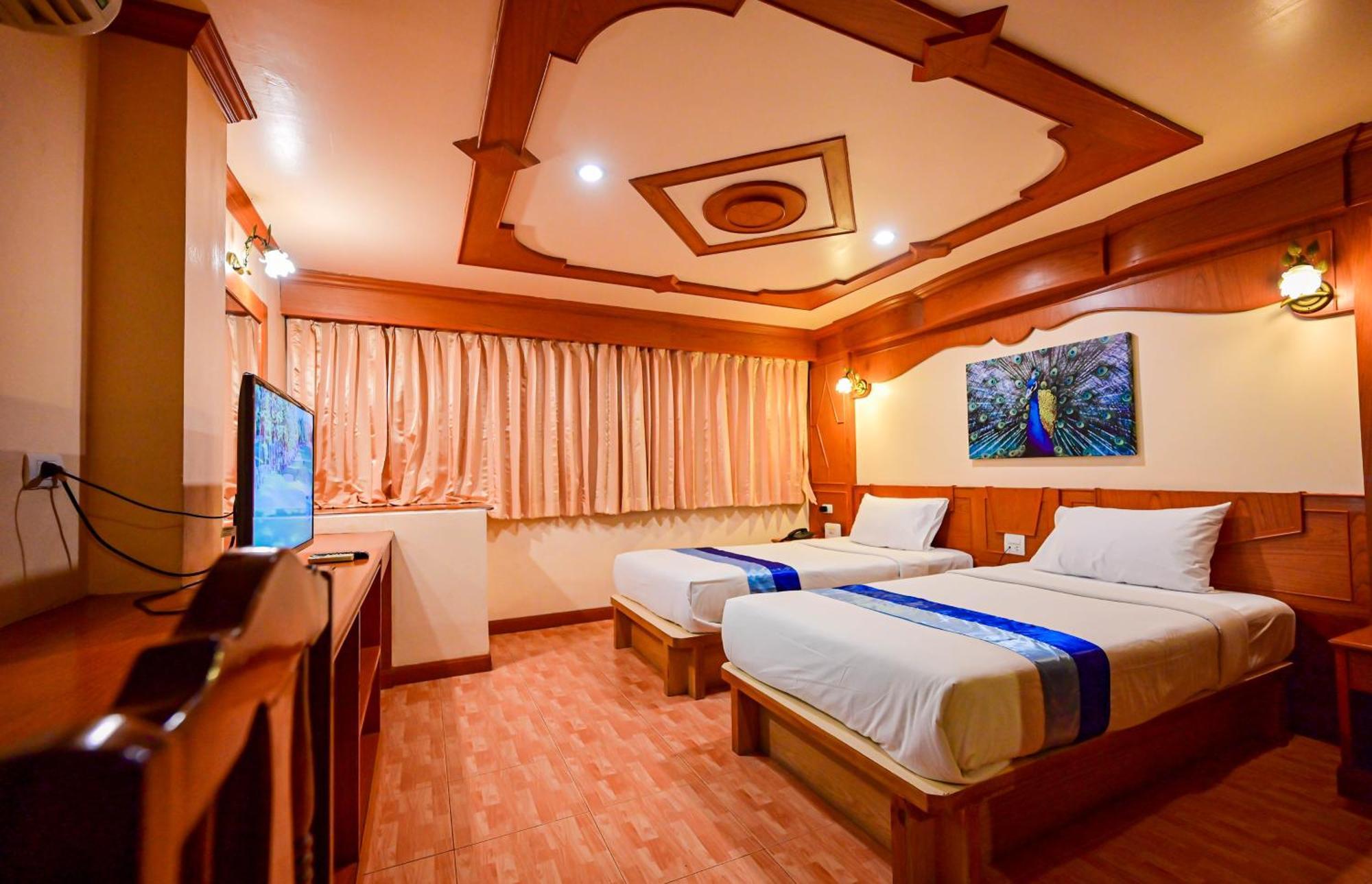Complex Hotel Patong Esterno foto