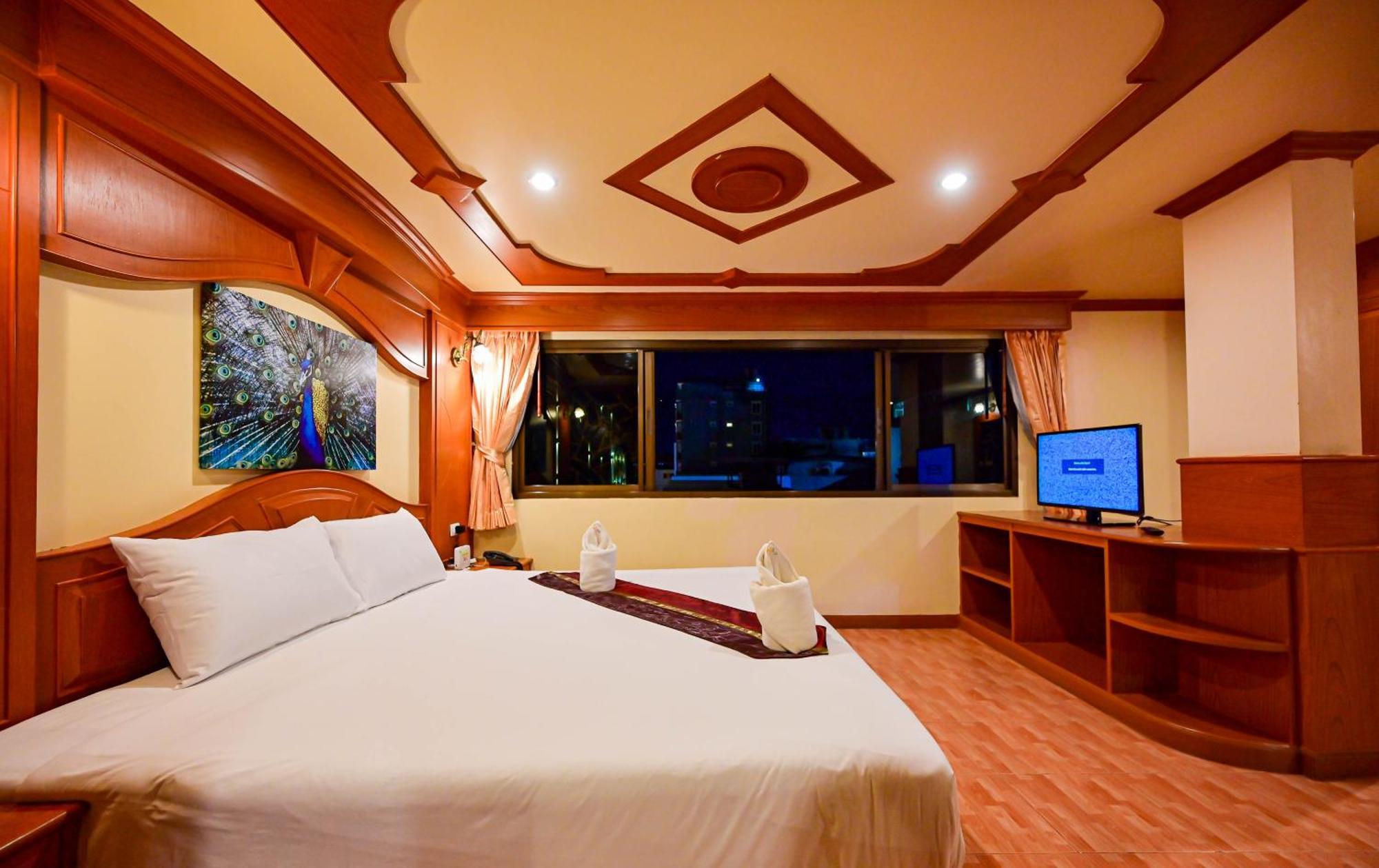 Complex Hotel Patong Esterno foto