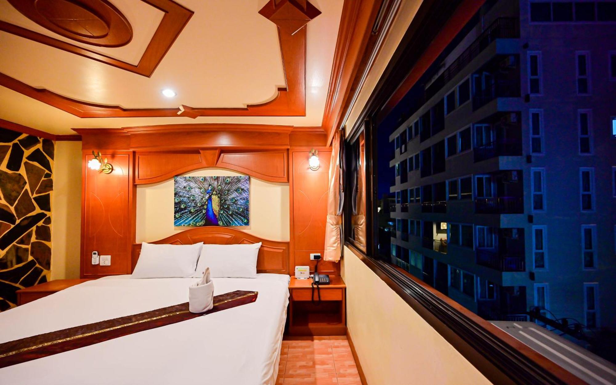 Complex Hotel Patong Esterno foto