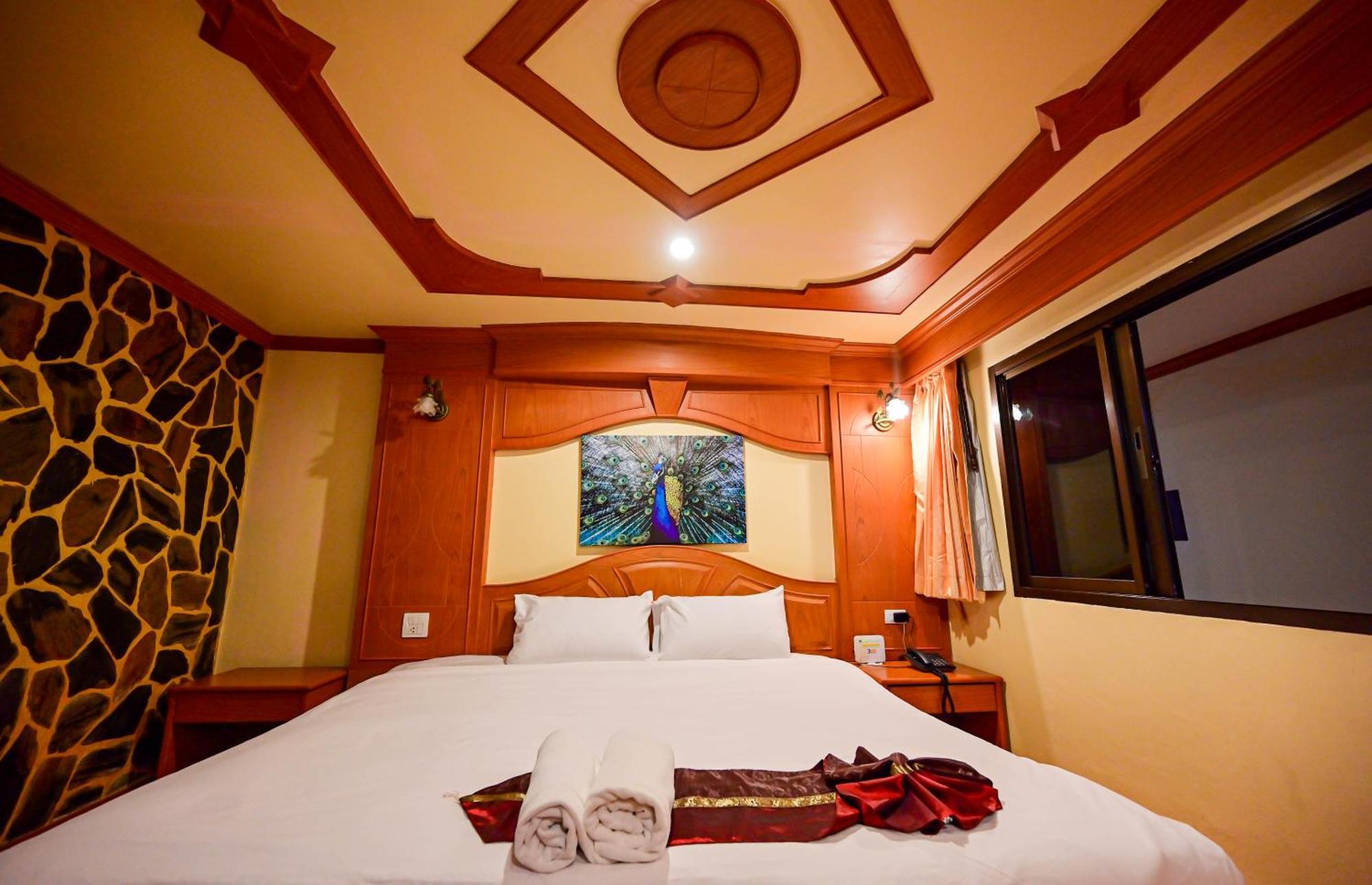Complex Hotel Patong Esterno foto